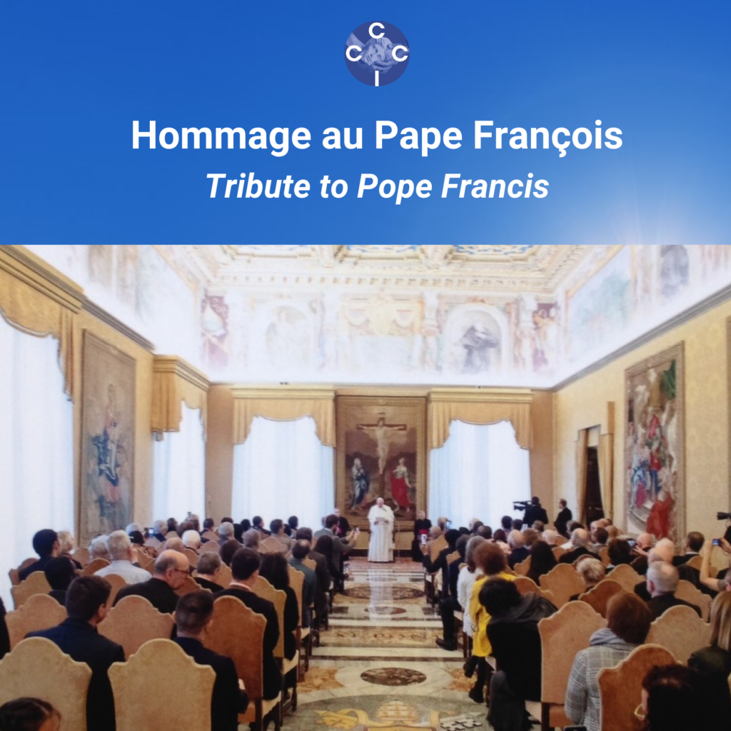 En union avec l’ensemble de la communauté catholique internationale, nous prions pour le Pape François.  Il a encouragé la mission des organisations internationales d’inspiration catholique auprès des institutions internationales, en particulier lorsqu’il en a reçu les représentants en audience à Rome en 2019.